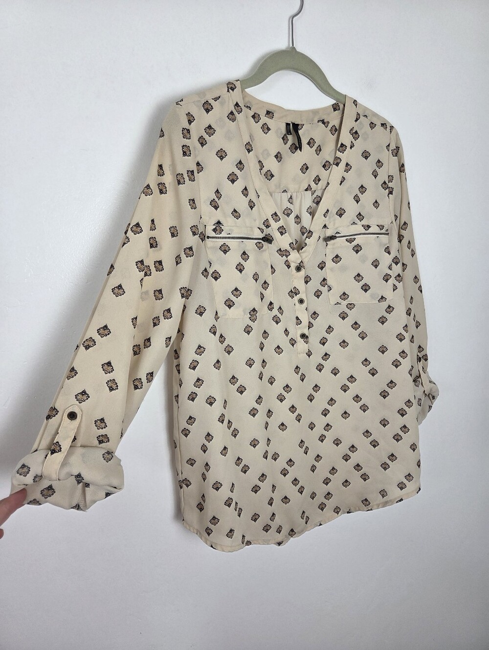 Maurices Blouse Top Ivory Damask Ikat Boho V Neck Roll Tab Lightweight Summer S - Picture 2 of 9